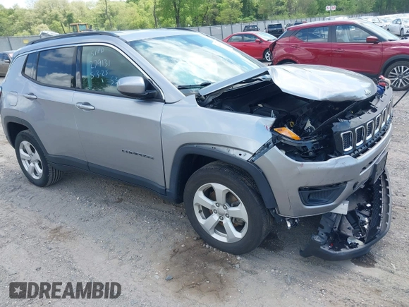 2019 Jeep Compass Latitude z VIN 3C4NJDBB6KT657190, wystawiony jako IAAI lot #42196383 z przebiegiem 55 327 mil mil oraz . Historia ofert i sprzedaży dostępna na DreamBid. Obrazek 1.