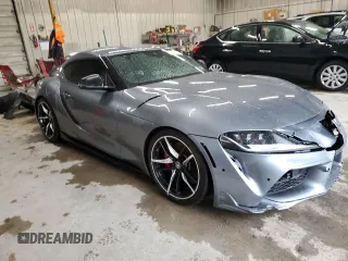 2021 Toyota Supra 3.0 z VIN WZ1DB0C06MW043625, wystawiony jako Copart lot #48971283 z przebiegiem 8255 mil mil oraz . Historia ofert i sprzedaży dostępna na DreamBid. Obrazek 4.