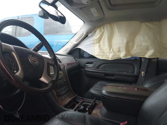 2007 Cadillac Escalade with VIN 1GYFK63867R414621, listed as a IAAI auction lot 42038734 with 1 mi miles. Bid and sale history available at carsss.com. Image 5.
