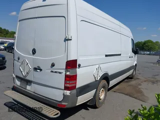 2011 Mercedes-Benz Sprinter Cargo with VIN WD3PE8CB8B5590637, listed as a IAAI auction lot 41392516 with 452,249 mi miles. Bid and sale history available at carsss.com. Image 4.