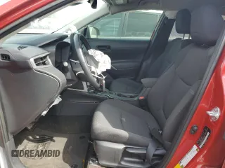 2022 Toyota Corolla Cross LE z VIN 7MUCAAAG6NV027435, wystawiony jako Copart lot #47692545 z przebiegiem 30 376 mil mil oraz Szkody całkowita. Historia ofert i sprzedaży dostępna na DreamBid. Obrazek 7.