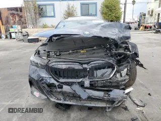 2024 BMW i5 eDrive40 z VIN WBY33FK03RCR93119, wystawiony jako Copart lot #76124194 z przebiegiem Nie podano mil oraz Szkody całkowita. Historia ofert i sprzedaży dostępna na DreamBid. Obrazek 5.