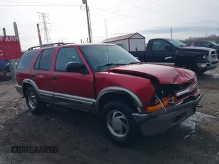 2000 Chevrolet Blazer LT z VIN 1GNDT13W2Y2163805, wystawiony jako IAAI lot #41537780 z przebiegiem 170 527 mil mil oraz . Historia ofert i sprzedaży dostępna na DreamBid. Obrazek 13.