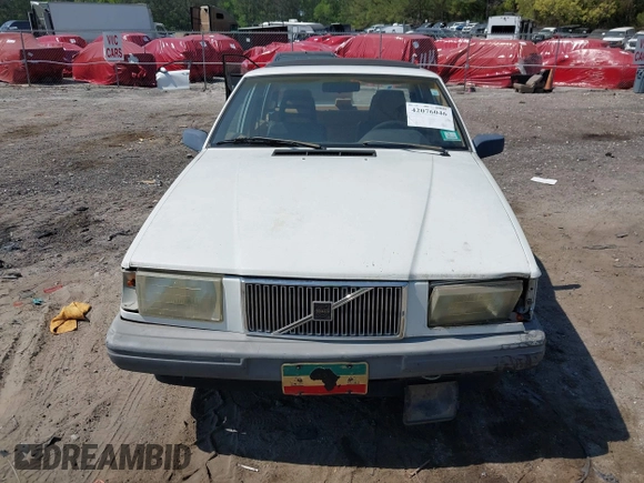 1991 Volvo 740 z VIN YV1FA8842M2506866, wystawiony jako IAAI lot #42076046 z przebiegiem 126 781 mil mil oraz . Historia ofert i sprzedaży dostępna na DreamBid. Obrazek 12.