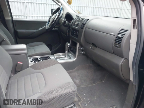 2010 Nissan Pathfinder SE z VIN 5N1AR1NB9AC626541, wystawiony jako IAAI lot #41674872 z przebiegiem 187 694 mil mil oraz . Historia ofert i sprzedaży dostępna na DreamBid. Obrazek 5.