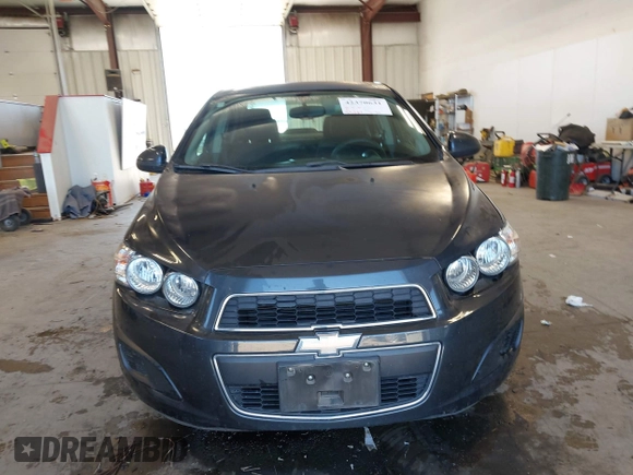2014 Chevrolet Sonic LT z VIN 1G1JC5SH2E4199864, wystawiony jako IAAI lot #42370631 z przebiegiem 59 781 mil mil oraz . Historia ofert i sprzedaży dostępna na DreamBid. Obrazek 12.