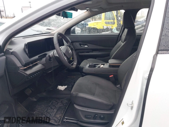 2024 Nissan ARIYA Evolve+ z VIN JN1BF0BAXRM435453, wystawiony jako IAAI lot #41745123 z przebiegiem 5 565 mil mil oraz . Historia ofert i sprzedaży dostępna na DreamBid. Obrazek 5.