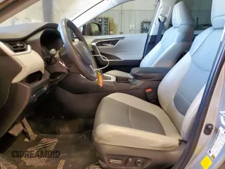 2021 Toyota RAV4 XLE Premium with VIN 2T3C1RFV7MC132953, listed as a Copart auction lot 60598085 with 111,013 mi miles and Clean title. Bid and sale history available at DreamBid. Image 7.