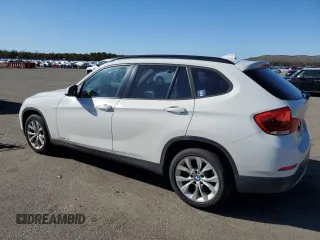 2014 BMW X1 xDrive28i with VIN WBAVL1C55EVY10533, listed as a Copart auction lot 49044025 with 157,004 mi miles and Salvage Title. Bid and sale history available at carsss.com. Image 2.
