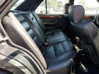 1992 Mercedes-Benz 300 E с VIN WDBEA30D2NB596584, выставлен на аукционе Copart как лот 61810125 с пробегом 134 906 миль миль и Чистый • Clean title. История ставок и продаж доступна на DreamBid. Изображение 10.