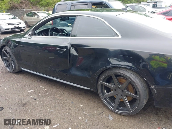2010 Audi S5 Premium Plus z VIN WAUCVAFR9AA062970, wystawiony jako IAAI lot #42226065 z przebiegiem 128 747 mil mil oraz . Historia ofert i sprzedaży dostępna na DreamBid. Obrazek 6.