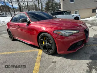 2020 Alfa Romeo Giulia Ti Sport z VIN ZARFAMBN7L7626380, wystawiony jako Copart lot #47583435 z przebiegiem 63 898 mil mil oraz Czysty tytuł • Clean title. Historia ofert i sprzedaży dostępna na DreamBid. Obrazek 4.