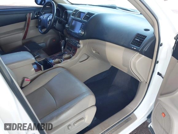 2011 Toyota Highlander Limited with VIN 5TDDK3EH4BS064313, listed as a IAAI auction lot 40934105 with 155,204 mi miles and . Bid and sale history available at DreamBid. Image 5.