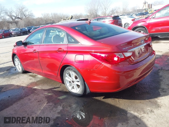 2013 Hyundai Sonata GLS z VIN 5NPEB4AC5DH676923, wystawiony jako IAAI lot #41805315 z przebiegiem 178 563 mil mil oraz . Historia ofert i sprzedaży dostępna na DreamBid. Obrazek 3.
