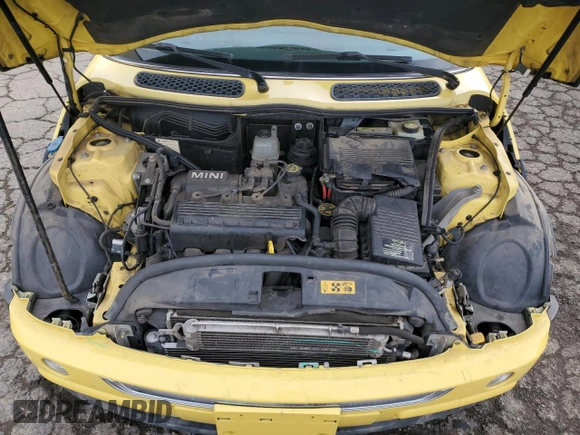 2003 MINI Hardtop z VIN WMWRC33473TE17827, wystawiony jako Copart lot #44011515 z przebiegiem 119 042 mil mil oraz Szkoda całkowita • Salvage title. Historia ofert i sprzedaży dostępna na DreamBid. Obrazek 11.