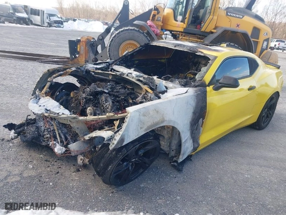 2018 Chevrolet Camaro 1LT with VIN 1G1FB1RS2J0125039, listed as a IAAI auction lot 41557320 with 61,263 mi miles. Bid and sale history available at carsss.com. Image 2.