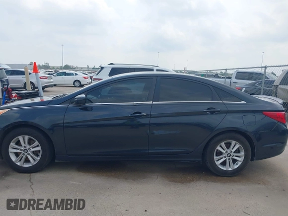 2013 Hyundai Sonata GLS z VIN 5NPEB4AC7DH551258, wystawiony jako IAAI lot #39504398 z przebiegiem 177 552 mil mil oraz . Historia ofert i sprzedaży dostępna na DreamBid. Obrazek 14.