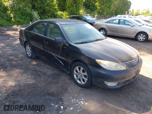 2006 Toyota Camry LE z VIN 4T1BF30KX6U628056, wystawiony jako IAAI lot #42410228 z przebiegiem 197 487 mil mil oraz . Historia ofert i sprzedaży dostępna na DreamBid. Obrazek 1.