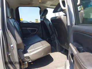 2015 Nissan Titan SV z VIN 1N6AA0EC4FN500837, wystawiony jako IAAI lot #42004647 z przebiegiem 140 603 mil mil oraz . Historia ofert i sprzedaży dostępna na DreamBid. Obrazek 8.