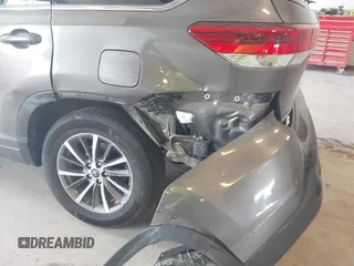 2018 Toyota Highlander SE с VIN 5TDJZRFHXJS904447, выставлен на аукционе IAAI как лот 42461685 с пробегом 89 056 миль миль и . История ставок и продаж доступна на DreamBid. Изображение 6.