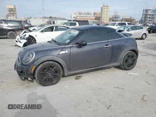 2014 MINI Coupe S z VIN WMWSX3C59ET773064, wystawiony jako Copart lot #42989015 z przebiegiem 135 005 mil mil oraz Szkoda całkowita • Salvage title. Historia ofert i sprzedaży dostępna na DreamBid. Obrazek 1.