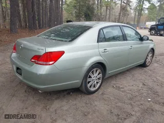 2005 Toyota Avalon XL with VIN 4T1BK36B55U033424, listed as a IAAI auction lot 41954652 with 231,640 mi miles. Bid and sale history available at carsss.com. Image 4.