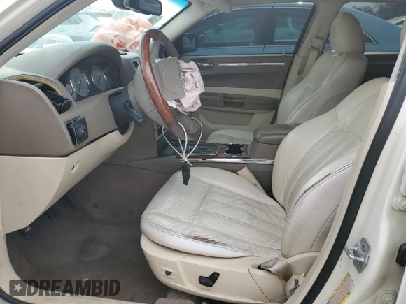 2008 Chrysler 300 C Hemi z VIN 2C3LA63H08H207403, wystawiony jako Copart lot #46221455 z przebiegiem Nie podano mil oraz Szkoda całkowita • Salvage title. Historia ofert i sprzedaży dostępna na DreamBid. Obrazek 7.