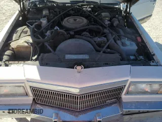 1990 Cadillac Brougham z VIN 1G6DW54Y6LR711203, wystawiony jako Copart lot #76484634 z przebiegiem 121 310 mil mil oraz Nie do naprawy. Historia ofert i sprzedaży dostępna na DreamBid. Obrazek 11.