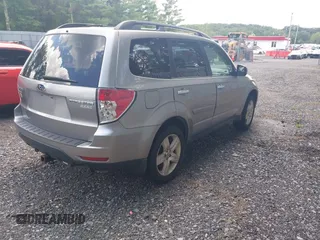 2010 Subaru Forester X Premium z VIN JF2SH6CC8AH750535, wystawiony jako IAAI lot #42799866 z przebiegiem 130 431 mil mil oraz . Historia ofert i sprzedaży dostępna na DreamBid. Obrazek 4.