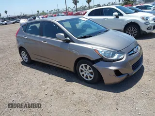 2013 Hyundai Accent GS z VIN KMHCT5AEXDU130826, wystawiony jako IAAI lot #42339295 z przebiegiem 76 818 mil mil oraz . Historia ofert i sprzedaży dostępna na DreamBid. Obrazek 1.