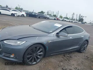 2013 Tesla Model S with VIN 5YJSA1AG5DFP13149, listed as a IAAI auction lot 42116437 with 140,999 mi miles. Bid and sale history available at carsss.com. Image 15.