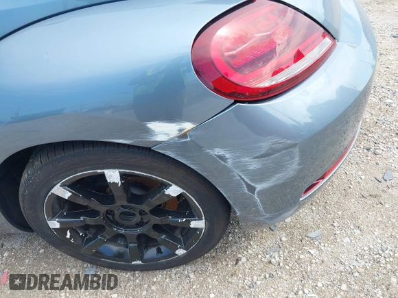 2019 Volkswagen Beetle S with VIN 3VW5DAAT2KM508489, listed as a IAAI auction lot 42539059 with Not provided miles and . Bid and sale history available at DreamBid. Image 18.