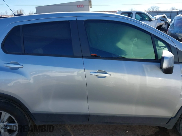 2022 Chevrolet Trax LS with VIN KL7CJNSMXNB545719, listed as a IAAI auction lot 41366593 with 9,225 mi miles. Bid and sale history available at carsss.com. Image 13.