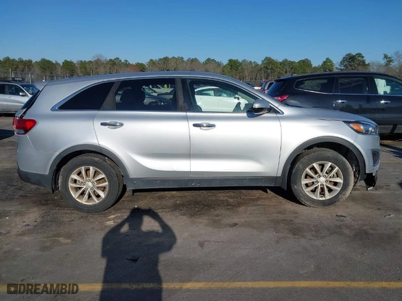 2016 Kia Sorento LX with VIN 5XYPG4A39GG117980, listed as a IAAI auction lot 41649196 with 127,996 mi miles. Bid and sale history available at carsss.com. Image 14.