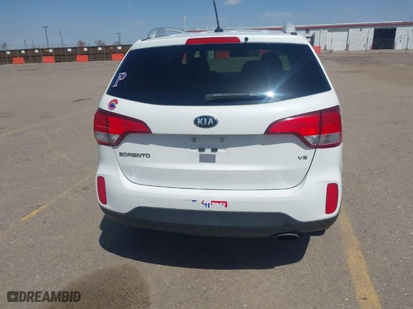 2015 Kia Sorento LX with VIN 5XYKTDA78FG649602, listed as a IAAI auction lot 42010718 with 155,724 mi miles. Bid and sale history available at carsss.com. Image 16.