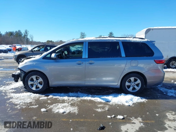 2017 Toyota Sienna LE Auto Access Seat with VIN 5TDKZ3DC1HS858686, listed as a IAAI auction lot 41632546 with 195,088 mi miles. Bid and sale history available at carsss.com. Image 15.