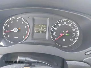 2014 Volkswagen Jetta SE z VIN 3VWD17AJ6EM234451, wystawiony jako IAAI lot #42544809 z przebiegiem 140 009 mil mil oraz . Historia ofert i sprzedaży dostępna na DreamBid. Obrazek 7.