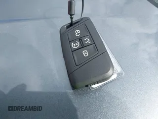 2024 Volkswagen Tiguan Wolfsburg Edition z VIN 3VV6B7AX3RM228613, wystawiony jako IAAI lot #41904996 z przebiegiem 3 129 mil mil oraz . Historia ofert i sprzedaży dostępna na DreamBid. Obrazek 11.