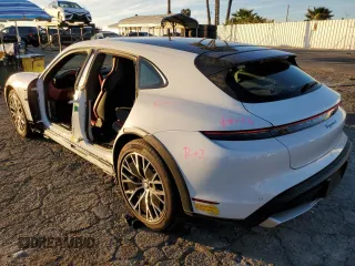 2022 Porsche Taycan 4 with VIN WP0BA2Y10NSA67274, listed as a Copart auction lot 84293924 with 33,234 mi miles and Salvage title. Bid and sale history available at DreamBid. Image 2.