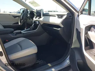 2023 Toyota RAV4 Hybrid XLE Premium z VIN 4T3B6RFV6PU139151, wystawiony jako IAAI lot #41665860 z przebiegiem 7 171 mil mil oraz . Historia ofert i sprzedaży dostępna na DreamBid. Obrazek 5.