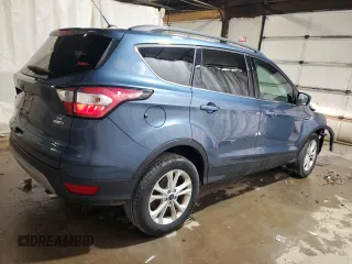 2018 Ford Escape SE z VIN 1FMCU9GD6JUC30324, wystawiony jako Copart lot #55833765 z przebiegiem 48 016 mil mil oraz Szkoda całkowita • Salvage title. Historia ofert i sprzedaży dostępna na DreamBid. Obrazek 3.