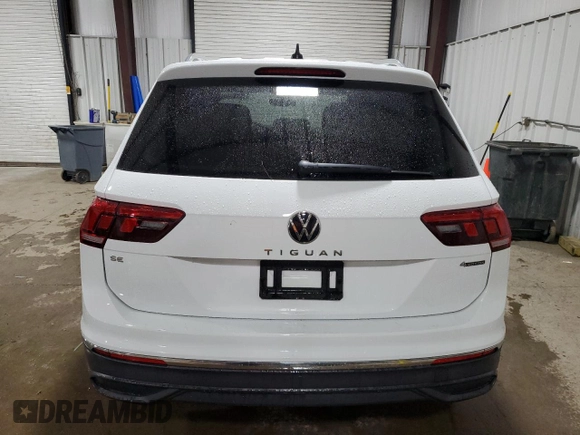 2022 Volkswagen Tiguan SE z VIN 3VV2B7AX9NM106198, wystawiony jako Copart lot #59867485 z przebiegiem 23 940 mil mil oraz Szkoda całkowita • Salvage title. Historia ofert i sprzedaży dostępna na DreamBid. Obrazek 6.