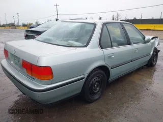 1992 Honda Accord LX with VIN JHMCB7654NC058331, listed as a IAAI auction lot 41496056 with 287,769 mi miles. Bid and sale history available at carsss.com. Image 4.