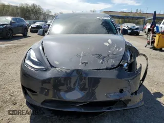 2024 Tesla Model Y Long Range z VIN 7SAYGDEE9RA255805, wystawiony jako Copart lot #50836555 z przebiegiem Nie podano mil oraz Szkoda całkowita • Salvage title. Historia ofert i sprzedaży dostępna na DreamBid. Obrazek 5.