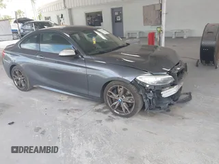 2014 BMW 2 Series M235i с VIN WBA1J7C53EVW84714, выставлен на аукционе IAAI как лот 42128399 с пробегом 63 751 миль миль и . История ставок и продаж доступна на DreamBid. Изображение 1.