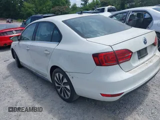 2013 Volkswagen Jetta Hybrid SE with VIN 3VW637AJ1DM249392, listed as a IAAI auction lot 42577266 with 109,026 mi miles and . Bid and sale history available at DreamBid. Image 3.