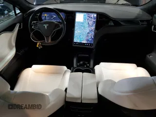 2019 Tesla Model S 75D z VIN 5YJSA1E25KF310915, wystawiony jako Copart lot #58130705 z przebiegiem 61 330 mil mil oraz Szkoda całkowita • Salvage title. Historia ofert i sprzedaży dostępna na DreamBid. Obrazek 8.