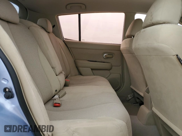 2010 Nissan Versa S z VIN 3N1BC1CPXAL356655, wystawiony jako Copart lot #47998165 z przebiegiem 109 853 mil mil oraz Szkoda całkowita • Salvage title. Historia ofert i sprzedaży dostępna na DreamBid. Obrazek 10.