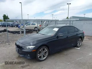 2013 BMW 3 Series 328i xDrive с VIN WBA3B5G51DNS00364, выставлен на аукционе IAAI как лот 42256459 с пробегом 110 970 миль миль и . История ставок и продаж доступна на DreamBid. Изображение 2.