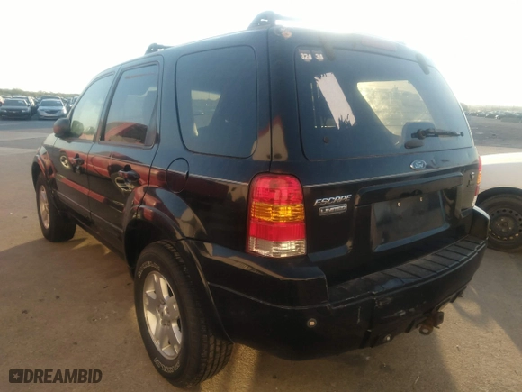 2007 Ford Escape Limited with VIN 1FMCU04147KA92387, listed as a IAAI auction lot 37323827 with 221,468 mi miles. Bid and sale history available at carsss.com. Image 3.